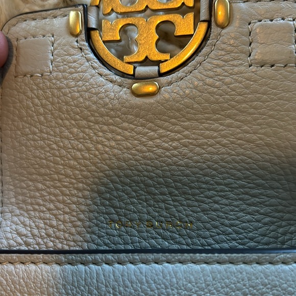 Tory Burch Miller Cellphone Crossbody Bag Feather Gray NWT - Picture 5 of 6